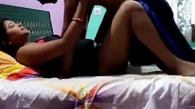 सौतेली माँ और बेटे की मस्त चुदाई का देसी पोर्न वीडियो